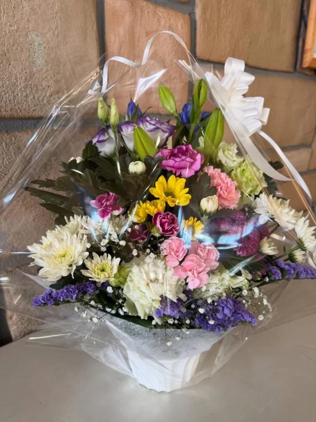 お盆のお花　ホオズキなど販売中です
仏用アレンジ　仏用花束など注文承ります

#JA#ja #JAふかや#jaふかや #jaふかや直売所 #jaふかやフロル直売所 #お盆ですね #お盆#仏用アレンジ #仏用アレンジメント